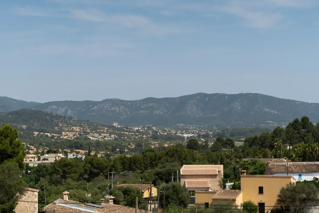 Comprar terreno para construir en Mallorca: qué revisar antes de firmar (2026)