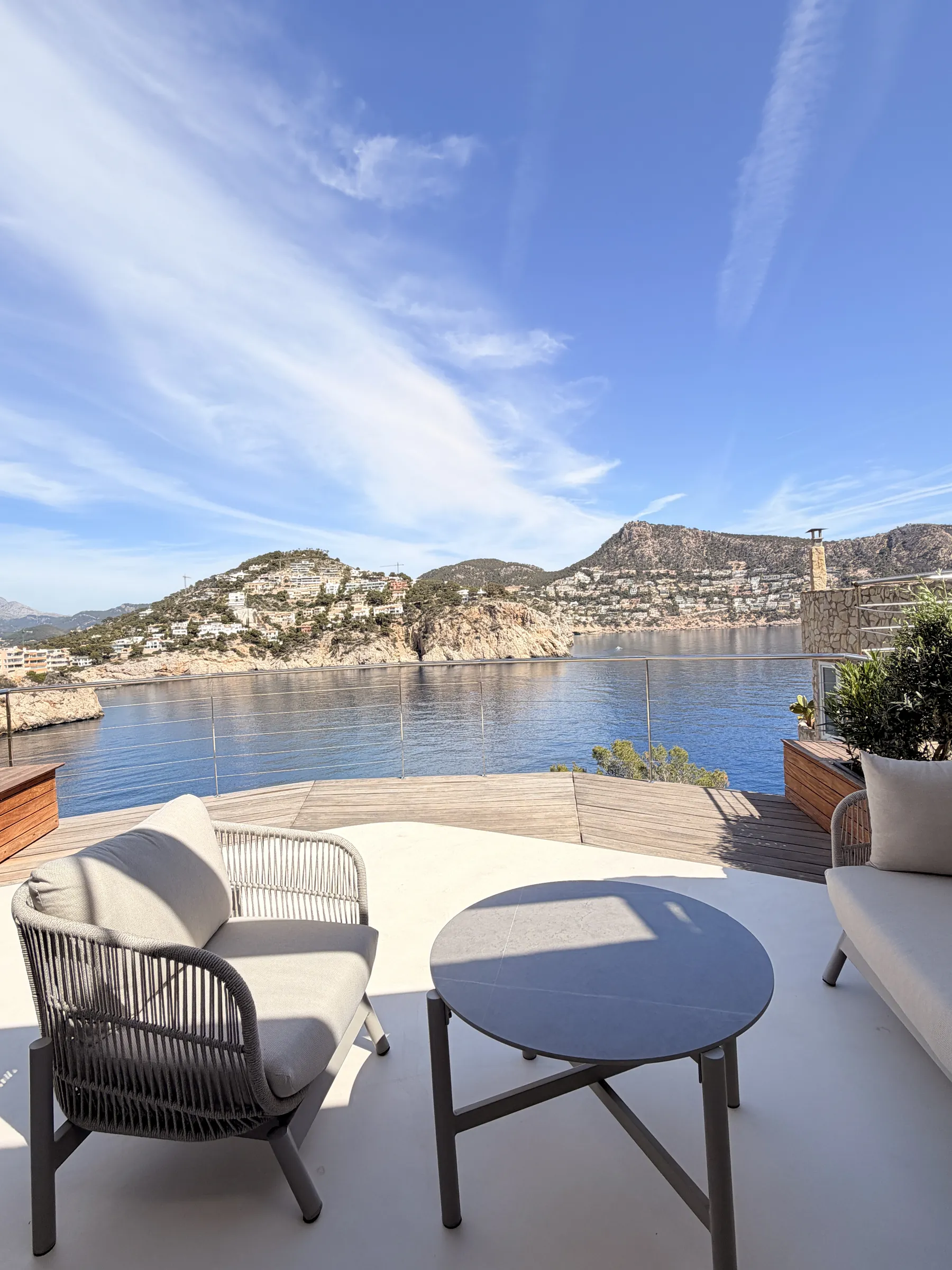 Terraza con vistas al puerto de Andratx